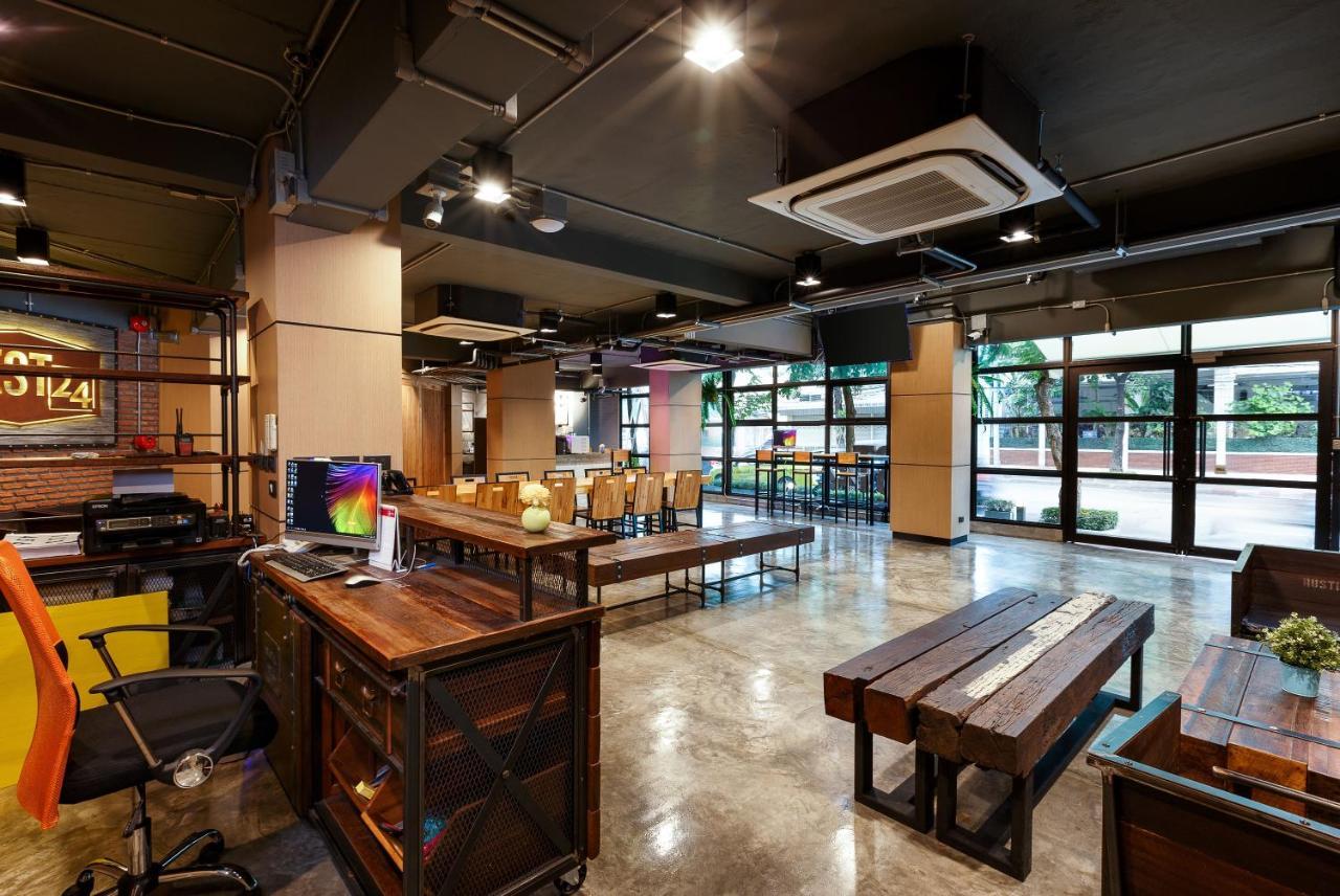 Rest24 Residence Bangkok Exterior photo