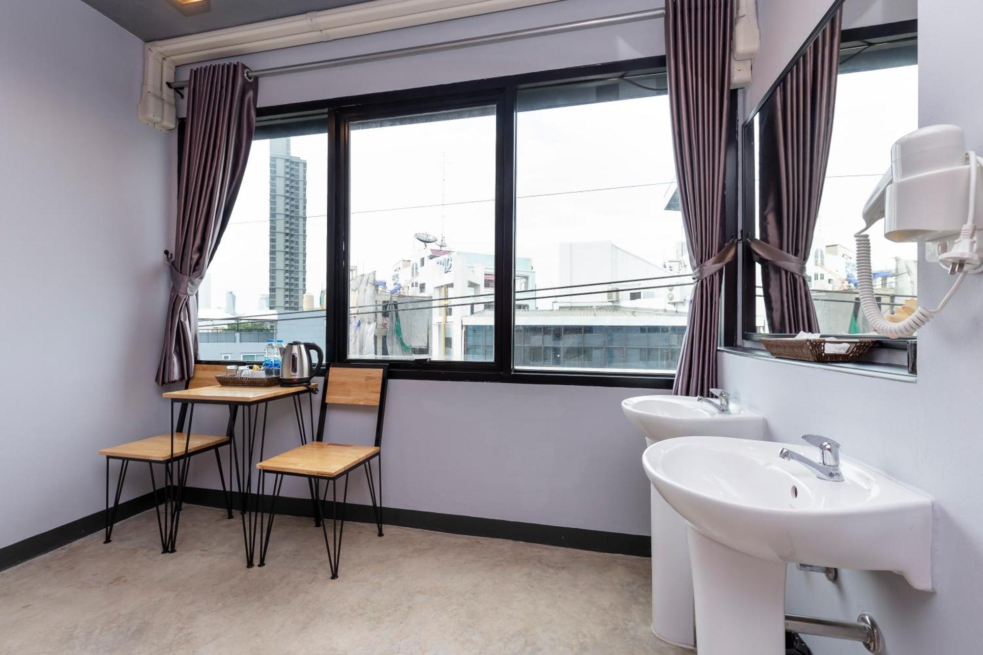 Rest24 Residence Bangkok Room photo