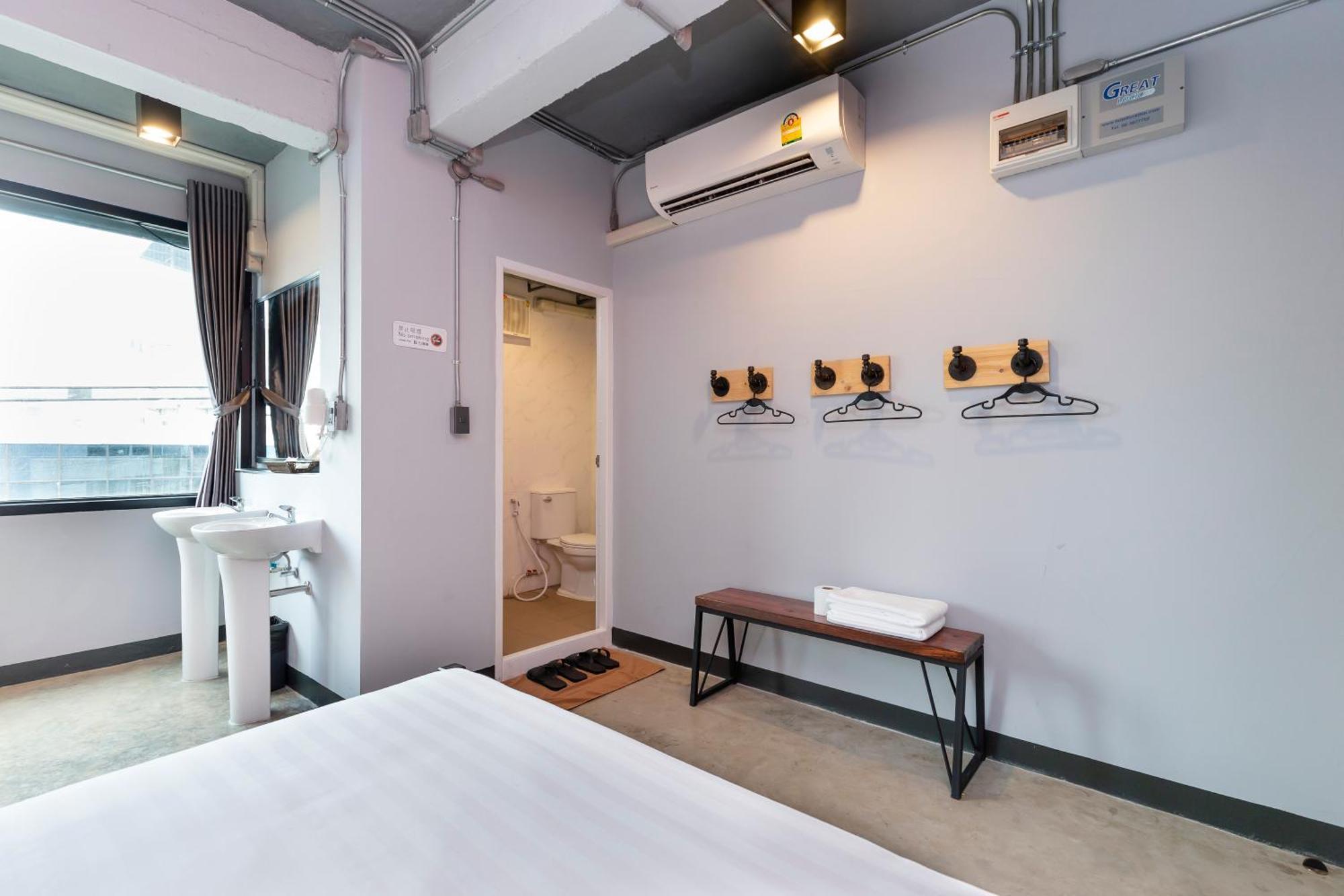 Rest24 Residence Bangkok Room photo